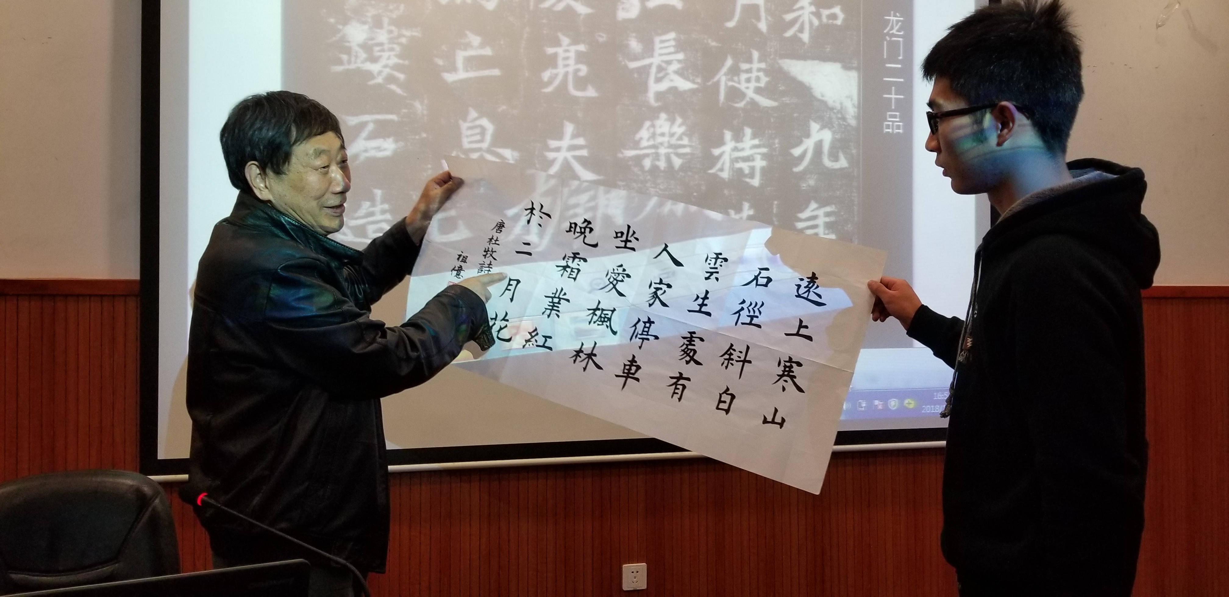 讲座最后,张森校友为同学们书法入门的路径提出宝贵建议,并为沪江