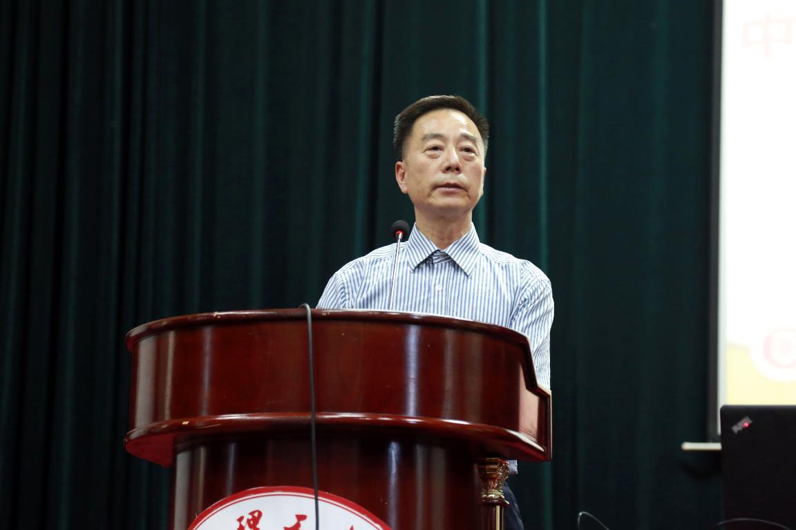 杰出校友王山为党校第四期培训班作专题报告(王博摄)