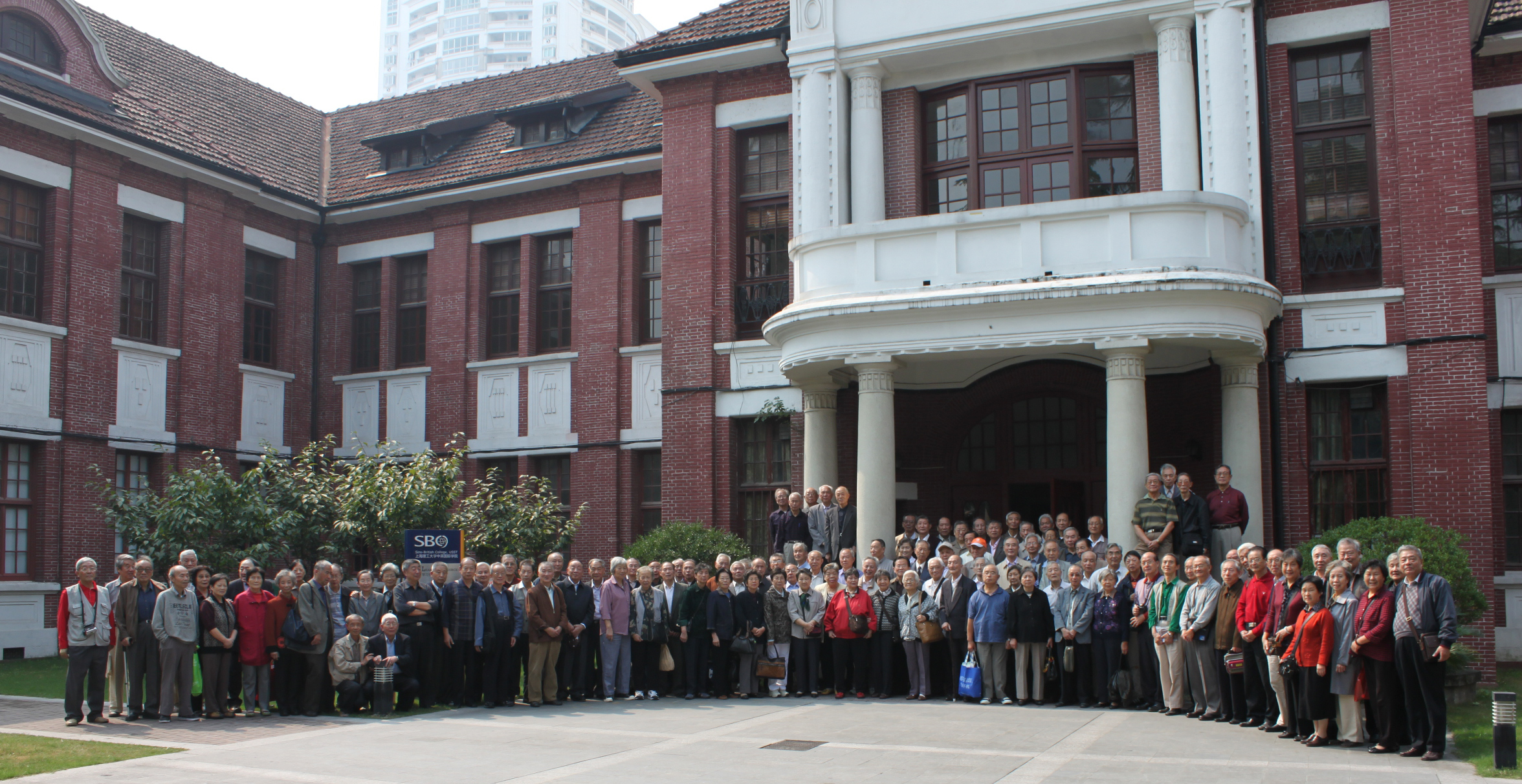 1955届校友重返学校庆祝毕业55周年