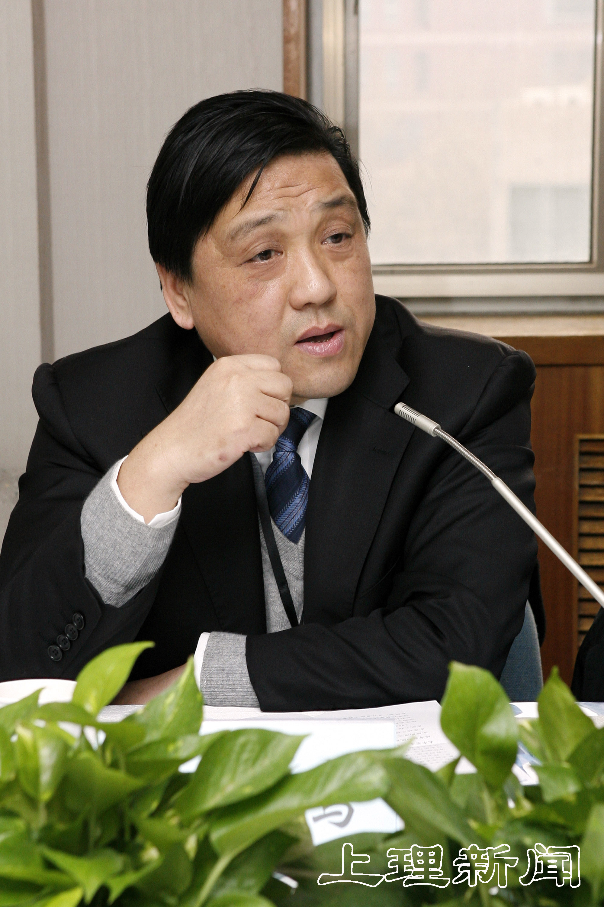 我校校长、上海系统科学研究院院长许晓鸣教授主持“钱学森与系统科学”学术报告会
